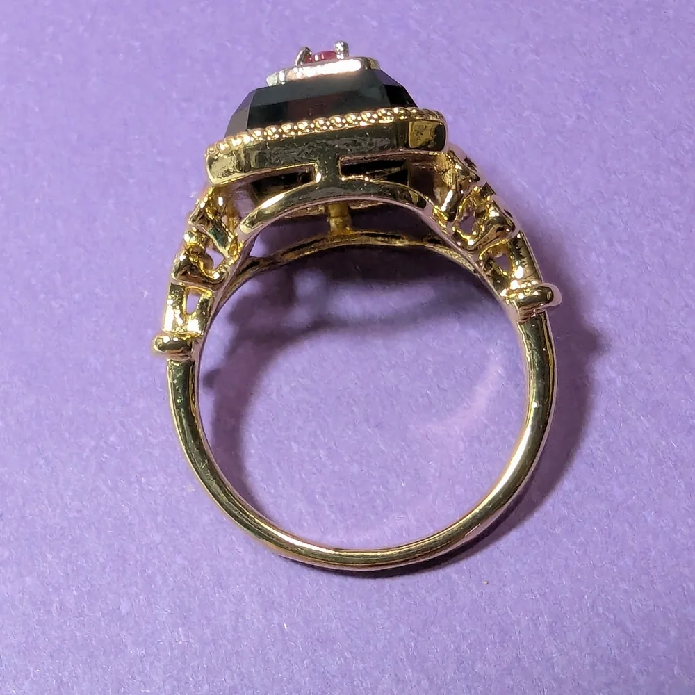 Onyx Base Red & Clear Zirconia Stones Ring Art Decor Gold Oblong Style Sz 8 NWT